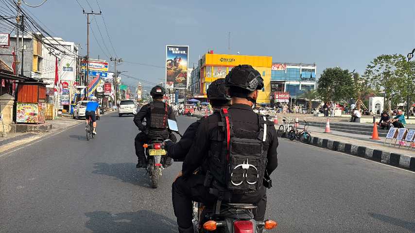 Tingkatkan Keamanan Kota, Personel Brimob Lampung Laksanakan Patroli Dialogis ke Sejumlah Lokasi Strategis