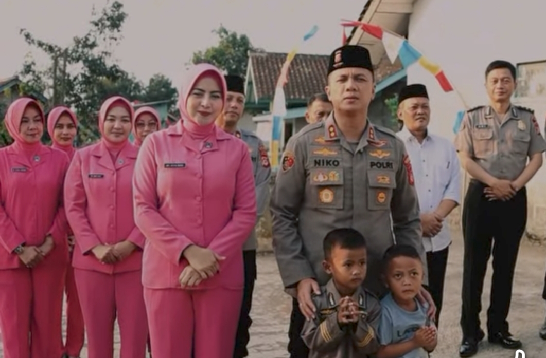 Kapolres Garut dan Bhayangkari Berbagi Kasih di Cibatu: Ada Sembako Hingga Tas Sekolah