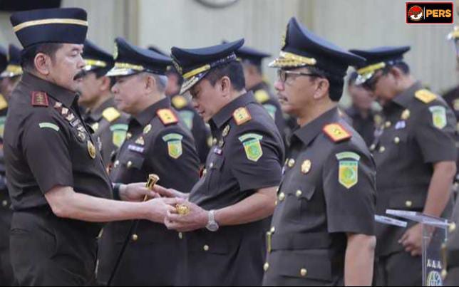 Tekankan Jaga Integritas, Kajagung Lantik 15 Kajati dan Puluhan Pejabat Eselon II